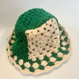 Crochet Bucket Hat / Green & White
